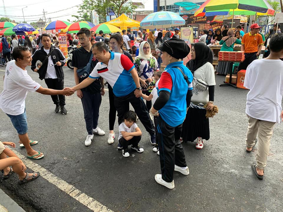 Calon Bupati Jember H Hendy Siswanto Jalan Santai di Car Free Day